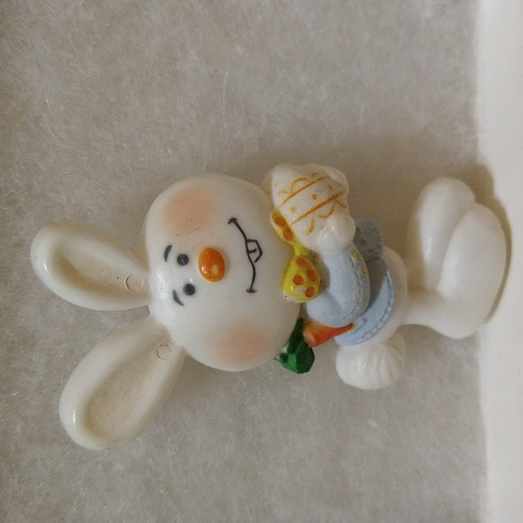 Vintage 1975 Hallmark Easter Barnaby Bunny Pin - Picture 1 of 2